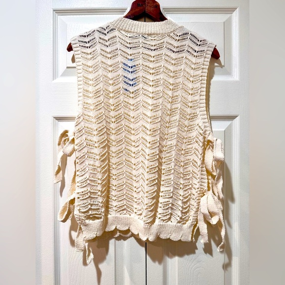 Quiet vibes Crème knit Sleeveless side tie top. Size Medium. NWT - Picture 2 of 15